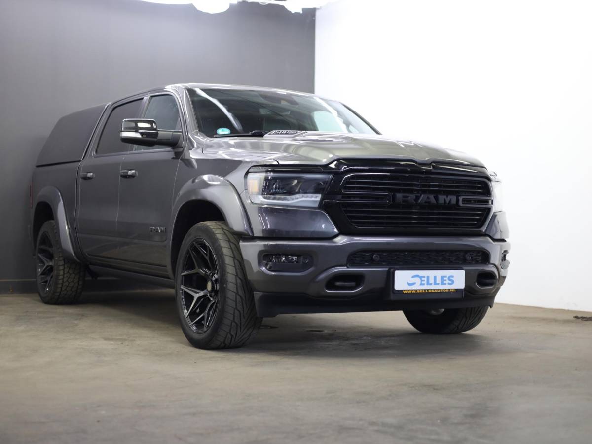 Dodge Ram 1500 Dodge Ram 1500 5.7 V8 4×4 Crew Cab Laramie Night | Hardtop | Luchtvering | Night Package | 4Play velgen met All Terrain banden |