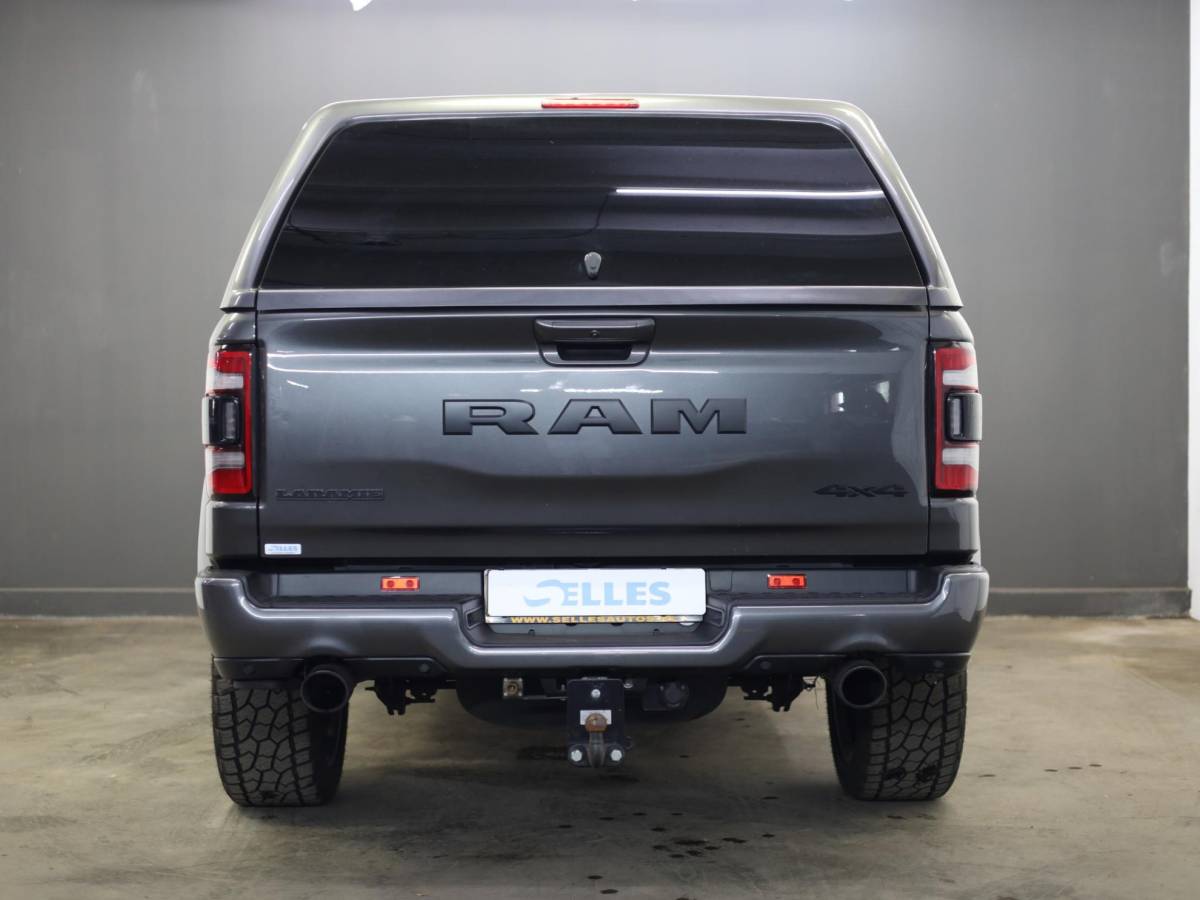 Dodge Ram 1500 Dodge Ram 1500 5.7 V8 4×4 Crew Cab Laramie Night | Hardtop | Luchtvering | Night Package | 4Play velgen met All Terrain banden |