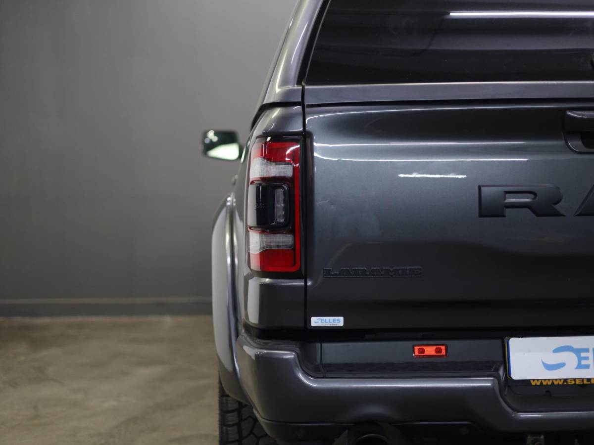 Dodge Ram 1500 Dodge Ram 1500 5.7 V8 4×4 Crew Cab Laramie Night | Hardtop | Luchtvering | Night Package | 4Play velgen met All Terrain banden |