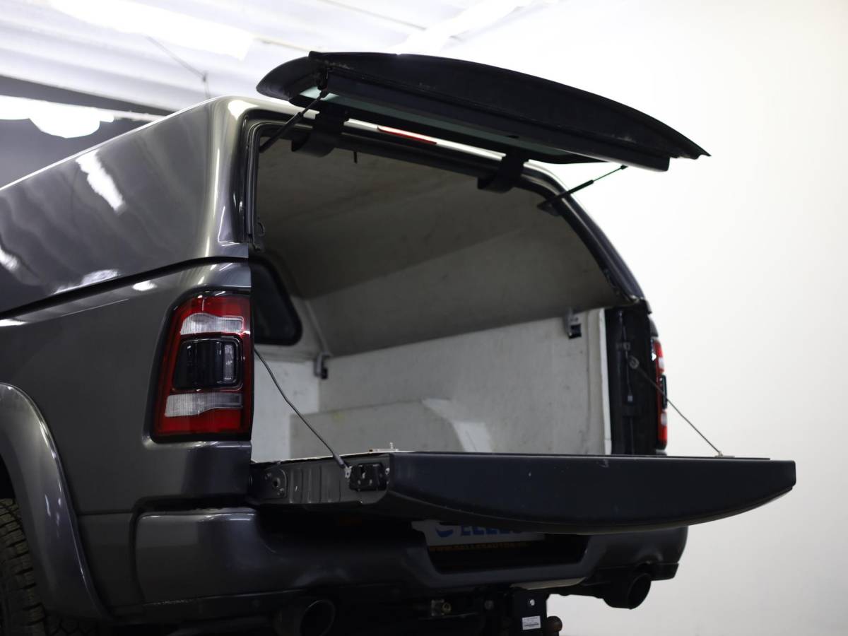 Dodge Ram 1500 Dodge Ram 1500 5.7 V8 4×4 Crew Cab Laramie Night | Hardtop | Luchtvering | Night Package | 4Play velgen met All Terrain banden |