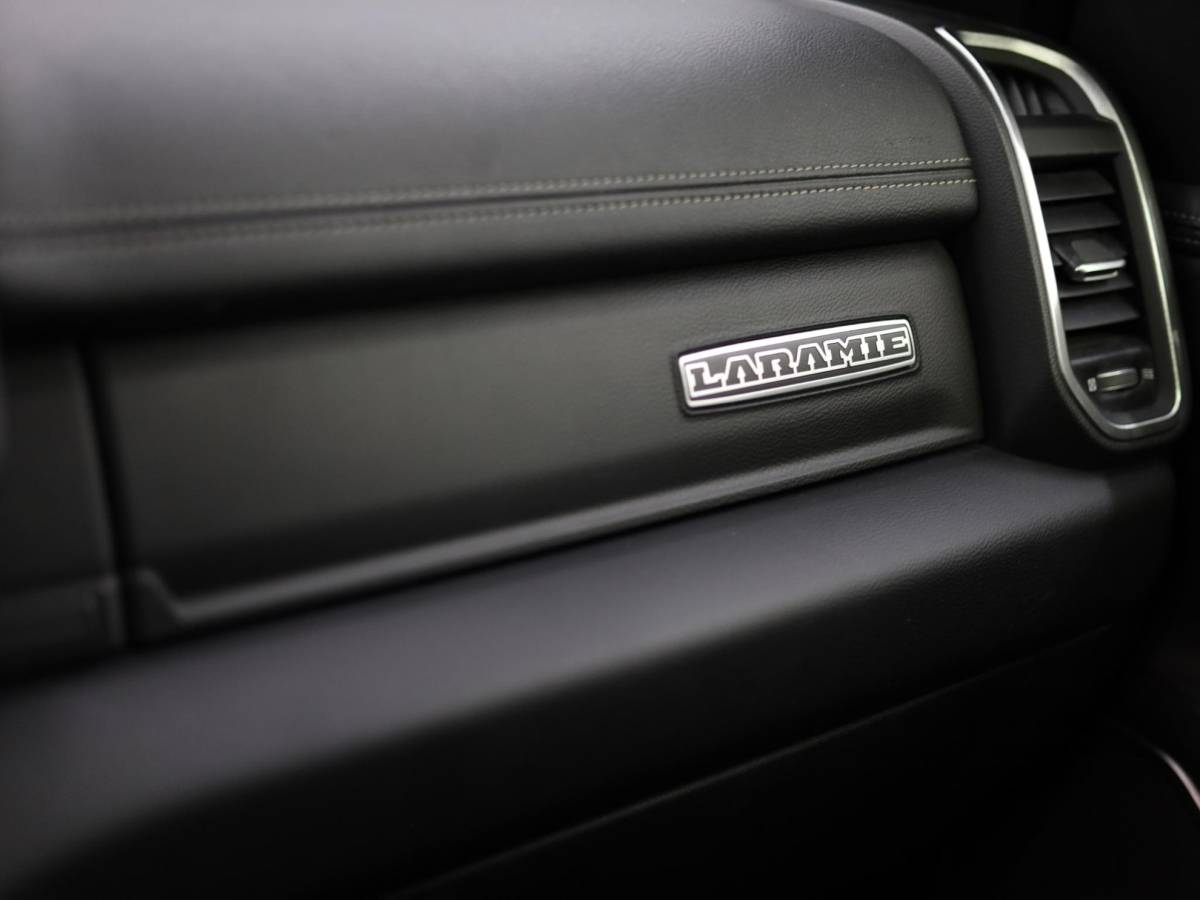 Dodge Ram 1500 Dodge Ram 1500 5.7 V8 4×4 Crew Cab Laramie Night | Hardtop | Luchtvering | Night Package | 4Play velgen met All Terrain banden |