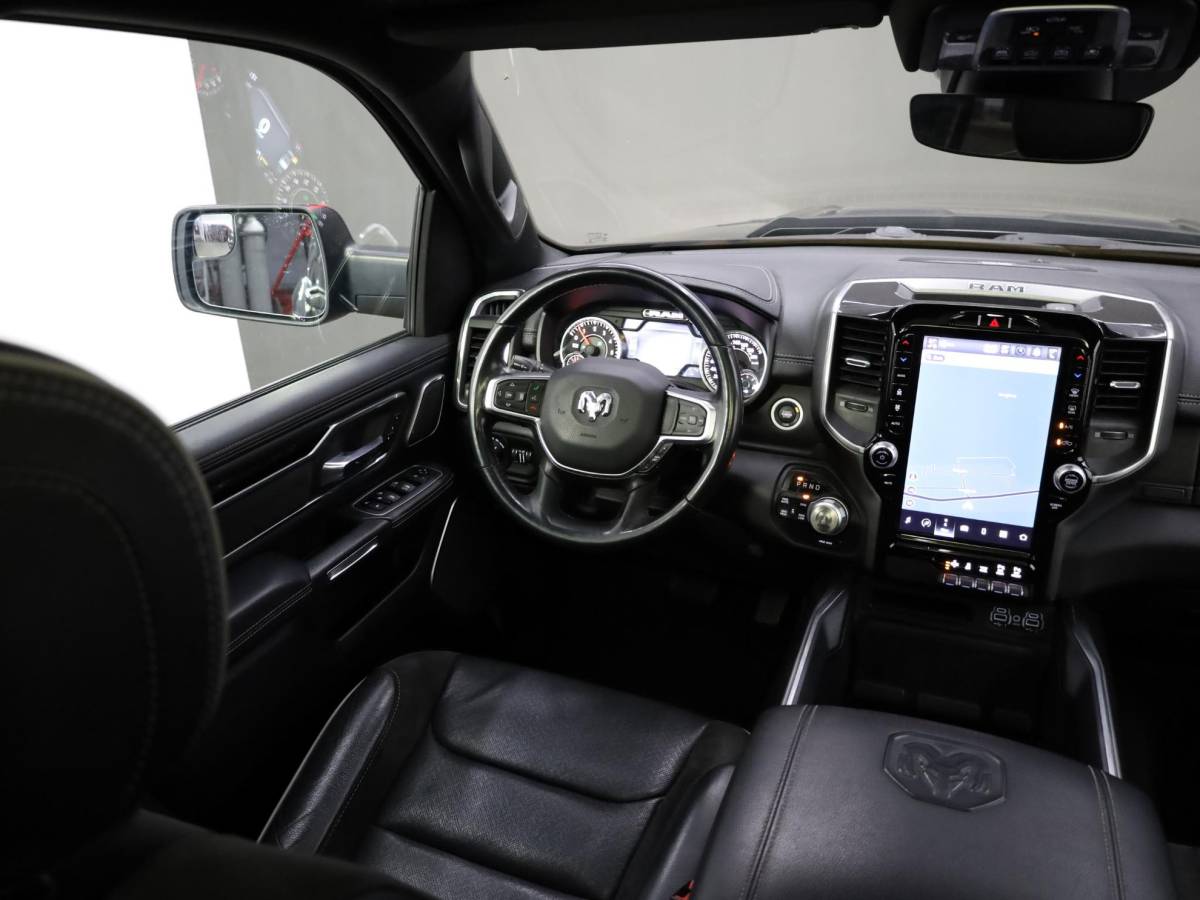 Dodge Ram 1500 Dodge Ram 1500 5.7 V8 4×4 Crew Cab Laramie Night | Hardtop | Luchtvering | Night Package | 4Play velgen met All Terrain banden |