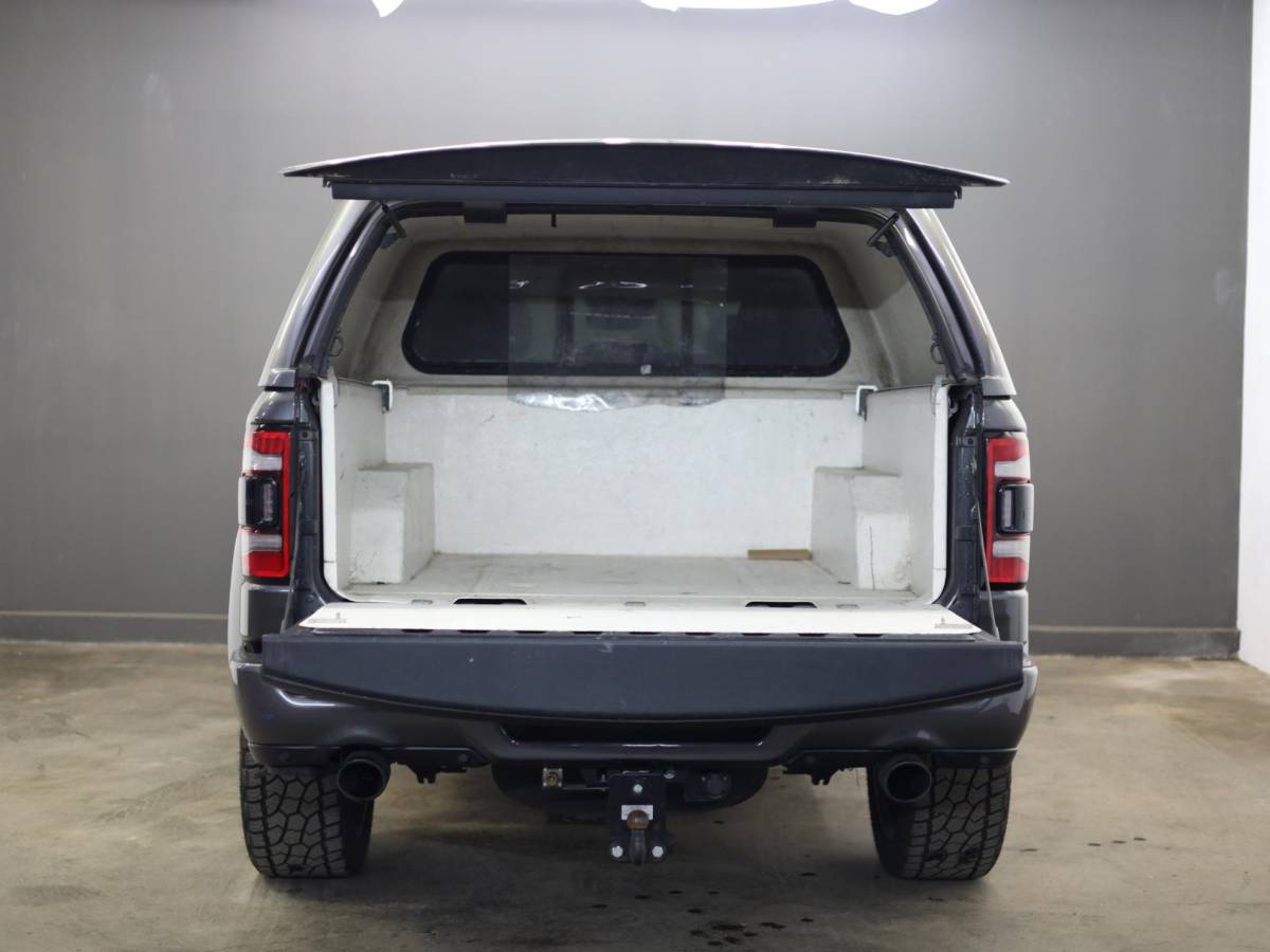 Dodge Ram 1500 Dodge Ram 1500 5.7 V8 4×4 Crew Cab Laramie Night | Hardtop | Luchtvering | Night Package | 4Play velgen met All Terrain banden |