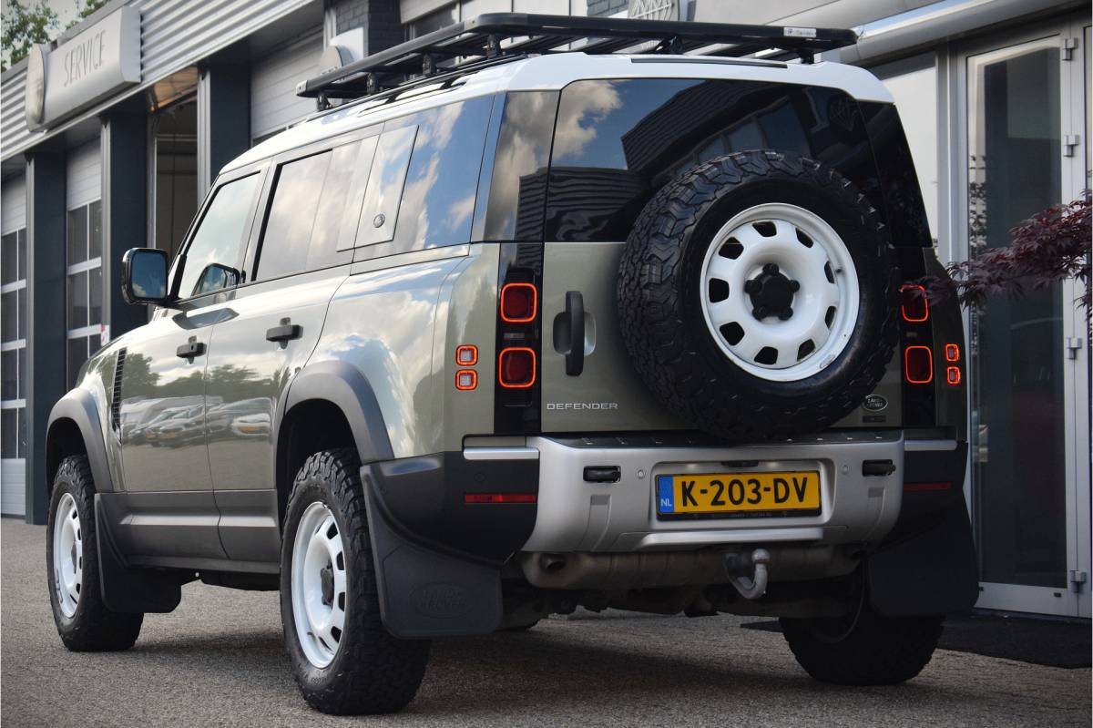 Land Rover Defender Land Rover Defender 110 2.0 P300 110 SE 7p. OrigNL 7-zits | Panodak!