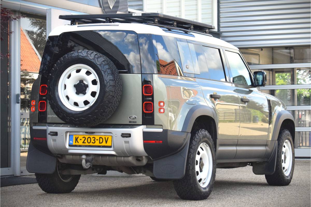 Land Rover Defender Land Rover Defender 110 2.0 P300 110 SE 7p. OrigNL 7-zits | Panodak!