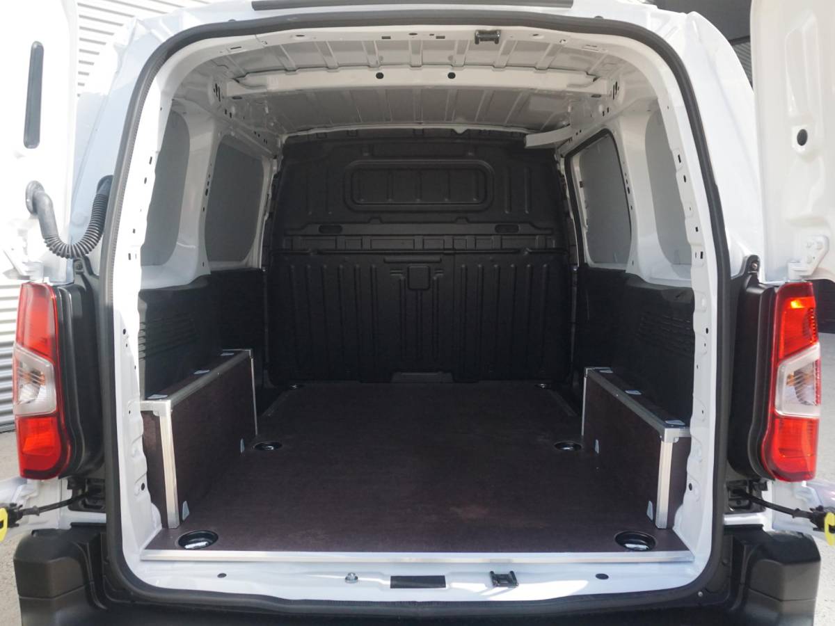 Opel Combo-e Opel Combo Electric L1 50kWh | camera | Apple Carplay/Android Auto  | laadruimtebetimmering  | Comfort stoelen | rijklaarprijs