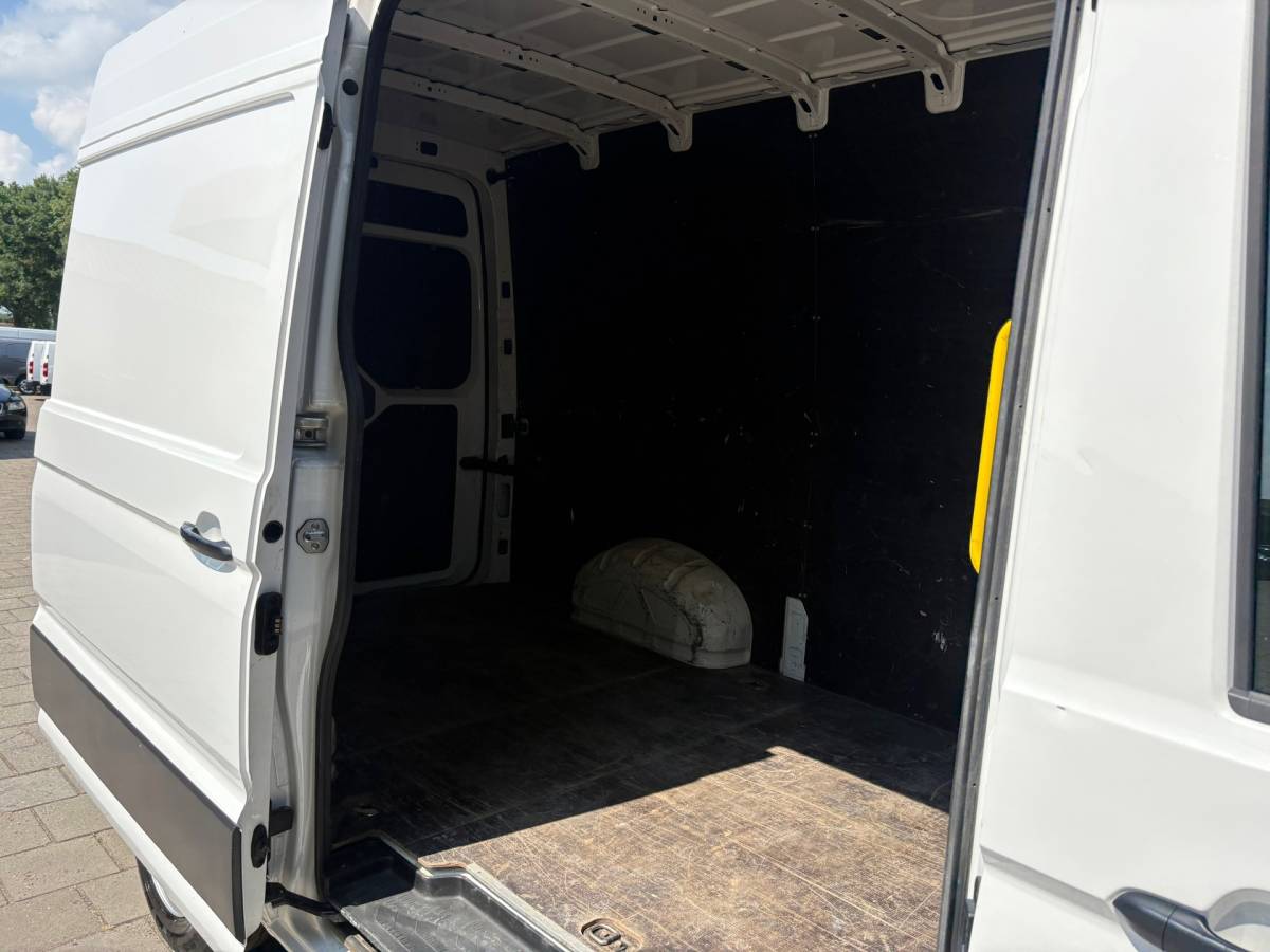 Volkswagen Crafter Volkswagen CRAFTER 35 2.0 TDI L3H2||140PK|airco|cruise|achteruitrijcamera|bluetooth|zes versnellingen|drie zitplaatsen|EURO6.