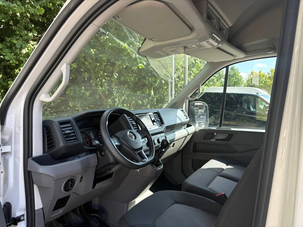 Volkswagen Crafter Volkswagen CRAFTER 35 2.0 TDI L3H2||140PK|airco|cruise|achteruitrijcamera|bluetooth|zes versnellingen|drie zitplaatsen|EURO6.