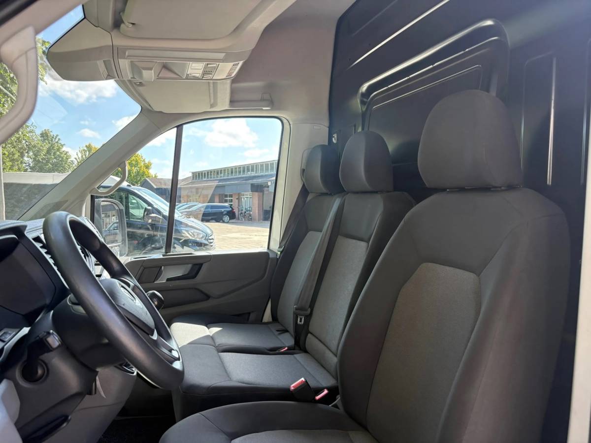 Volkswagen Crafter Volkswagen CRAFTER 35 2.0 TDI L3H2||140PK|airco|cruise|achteruitrijcamera|bluetooth|zes versnellingen|drie zitplaatsen|EURO6.