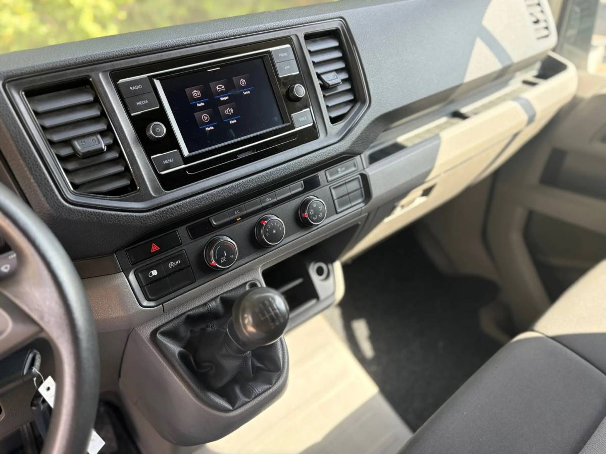 Volkswagen Crafter Volkswagen CRAFTER 35 2.0 TDI L3H2||140PK|airco|cruise|achteruitrijcamera|bluetooth|zes versnellingen|drie zitplaatsen|EURO6.