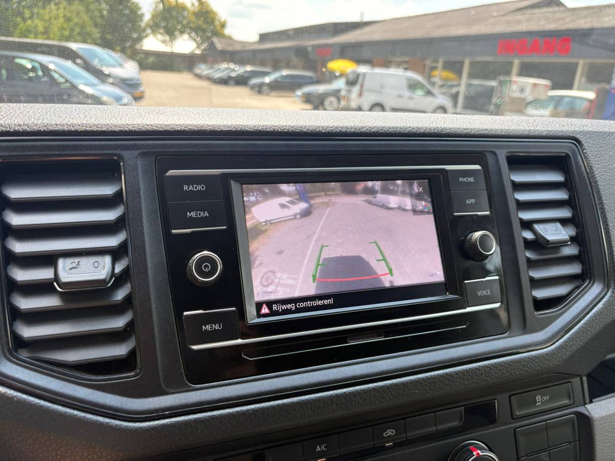 Volkswagen Crafter Volkswagen CRAFTER 35 2.0 TDI L3H2||140PK|airco|cruise|achteruitrijcamera|bluetooth|zes versnellingen|drie zitplaatsen|EURO6.