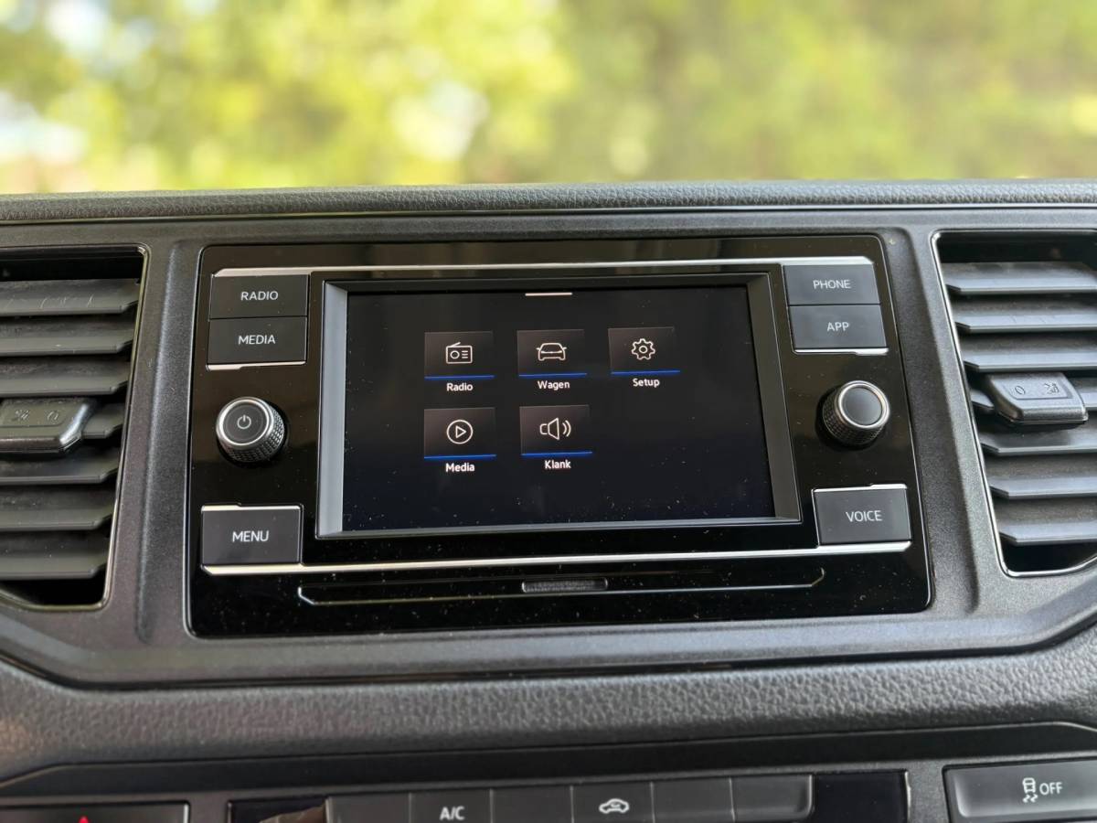 Volkswagen Crafter Volkswagen CRAFTER 35 2.0 TDI L3H2||140PK|airco|cruise|achteruitrijcamera|bluetooth|zes versnellingen|drie zitplaatsen|EURO6.