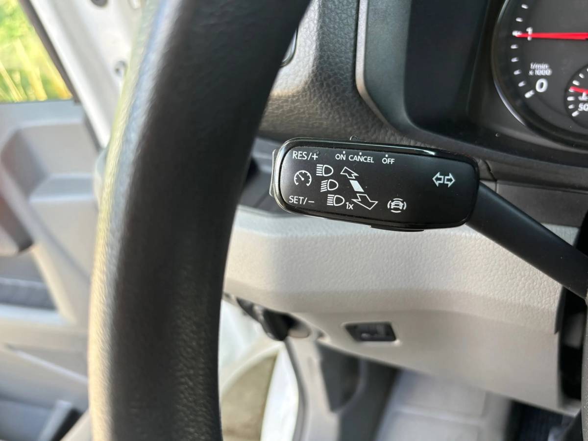 Volkswagen Crafter Volkswagen CRAFTER 35 2.0 TDI L3H2||140PK|airco|cruise|achteruitrijcamera|bluetooth|zes versnellingen|drie zitplaatsen|EURO6.