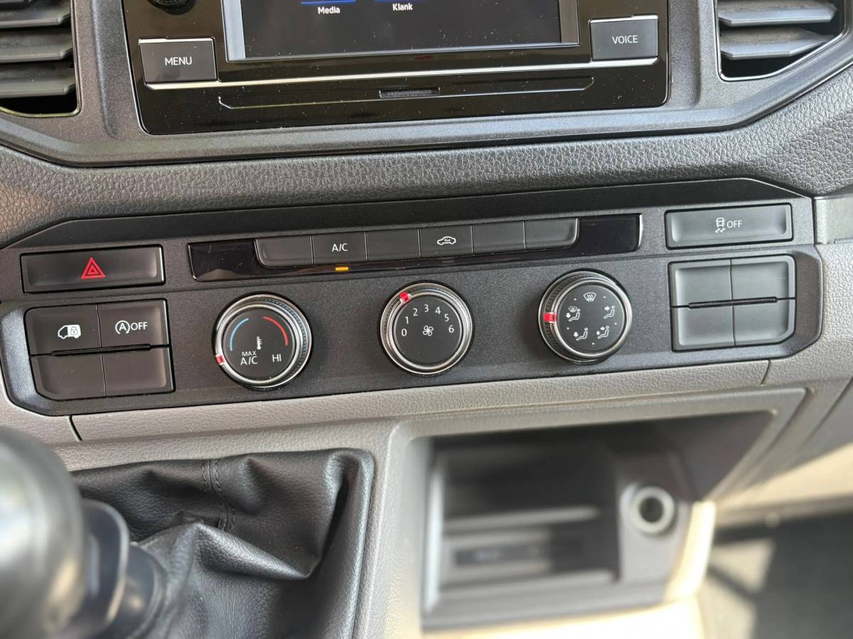 Volkswagen Crafter Volkswagen CRAFTER 35 2.0 TDI L3H2||140PK|airco|cruise|achteruitrijcamera|bluetooth|zes versnellingen|drie zitplaatsen|EURO6.