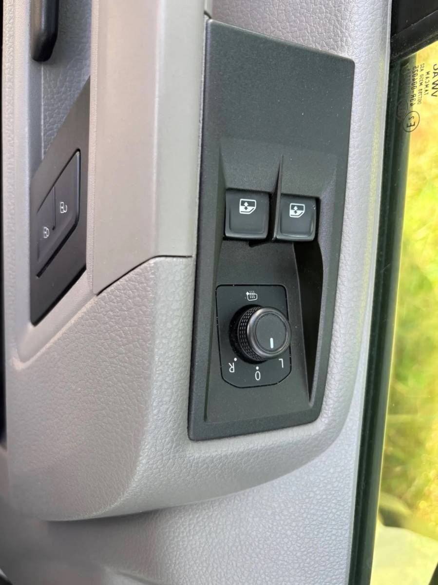 Volkswagen Crafter Volkswagen CRAFTER 35 2.0 TDI L3H2||140PK|airco|cruise|achteruitrijcamera|bluetooth|zes versnellingen|drie zitplaatsen|EURO6.