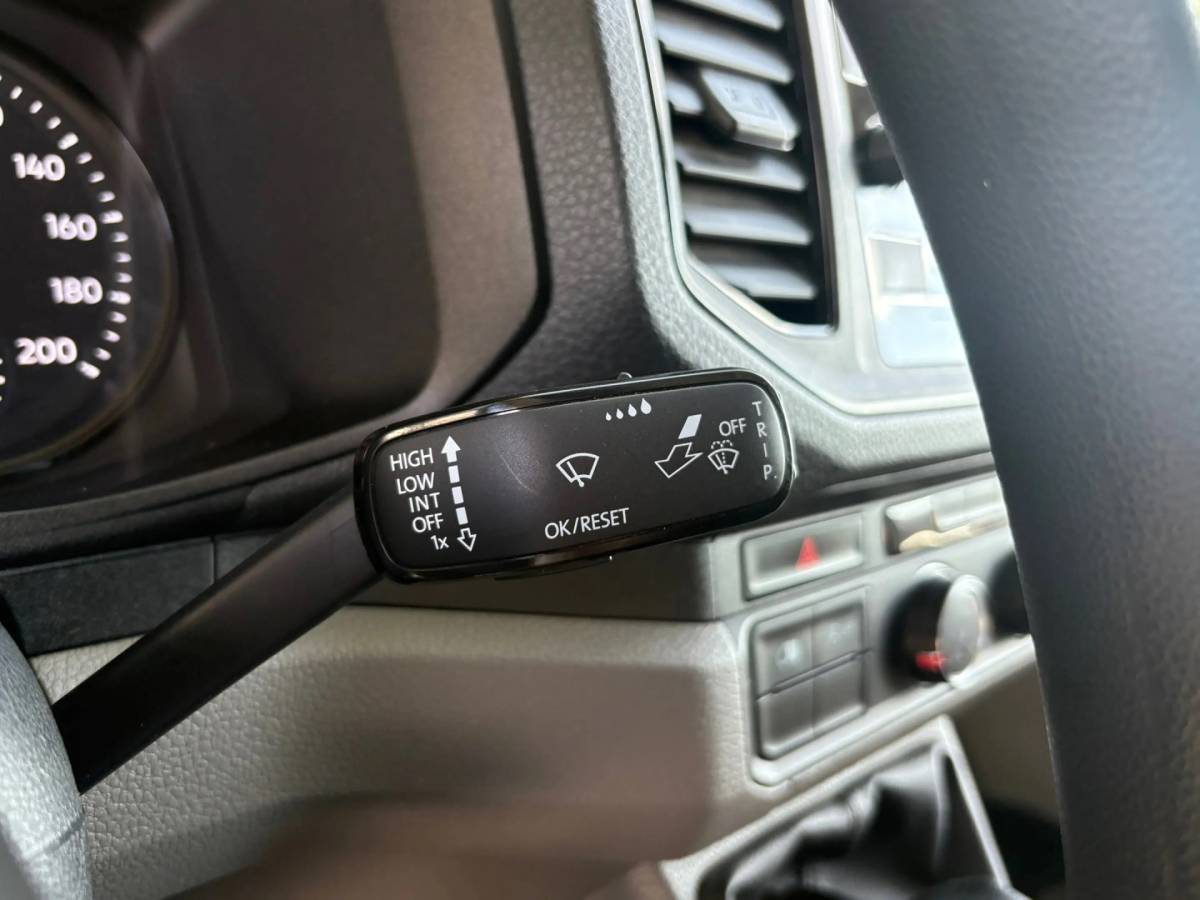 Volkswagen Crafter Volkswagen CRAFTER 35 2.0 TDI L3H2||140PK|airco|cruise|achteruitrijcamera|bluetooth|zes versnellingen|drie zitplaatsen|EURO6.