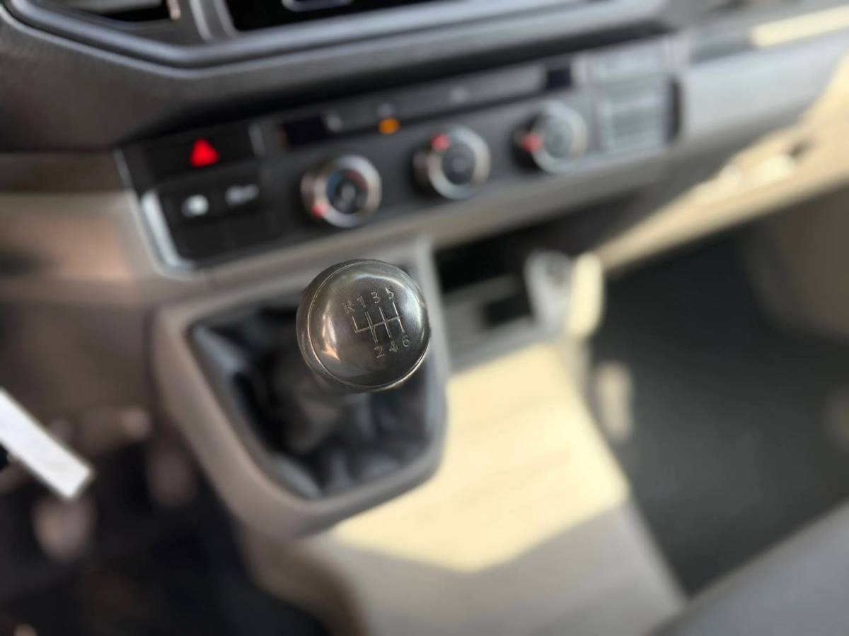 Volkswagen Crafter Volkswagen CRAFTER 35 2.0 TDI L3H2||140PK|airco|cruise|achteruitrijcamera|bluetooth|zes versnellingen|drie zitplaatsen|EURO6.