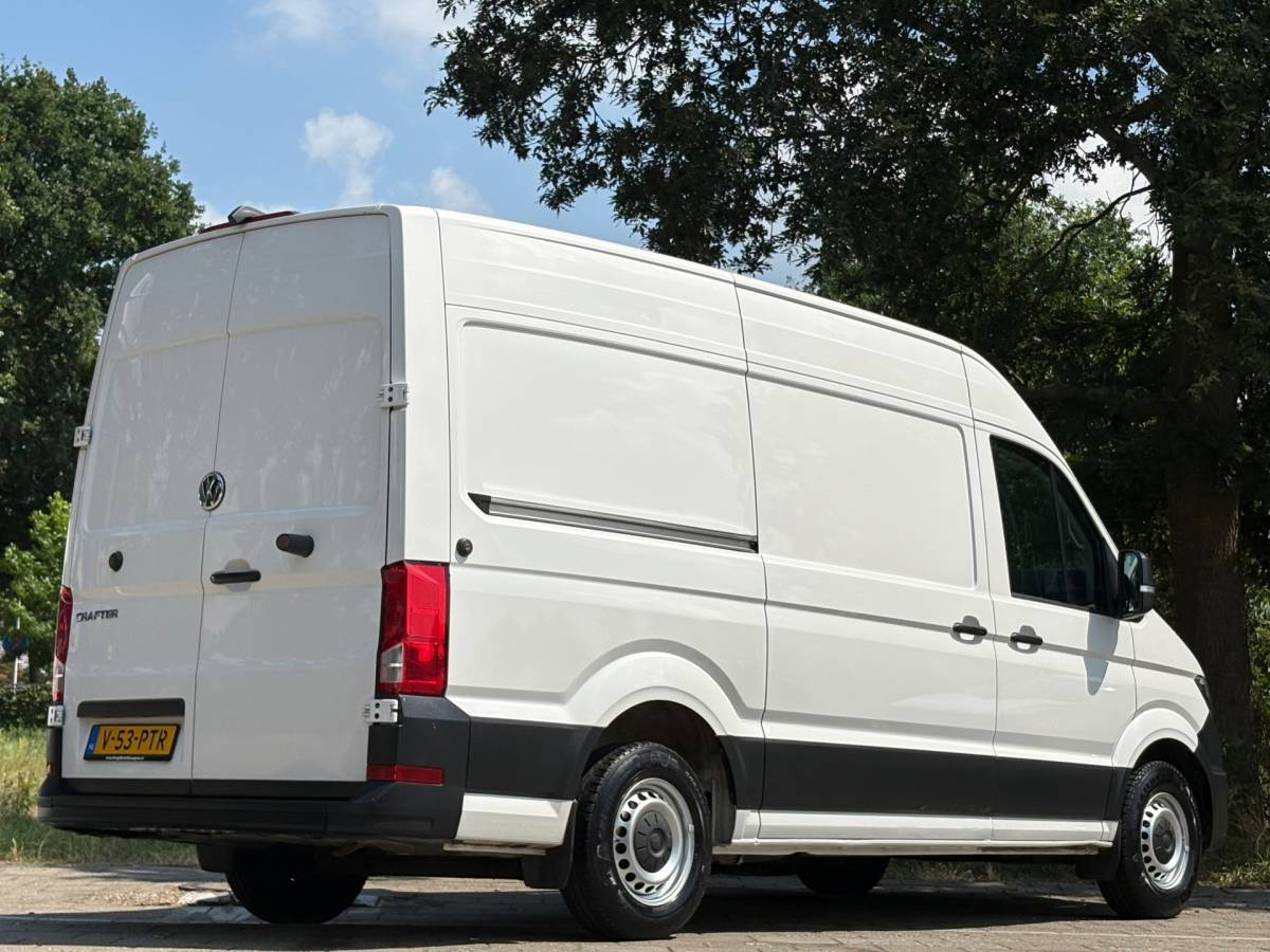 Volkswagen Crafter Volkswagen CRAFTER 35 2.0 TDI L3H2||140PK|airco|cruise|achteruitrijcamera|bluetooth|zes versnellingen|drie zitplaatsen|EURO6.