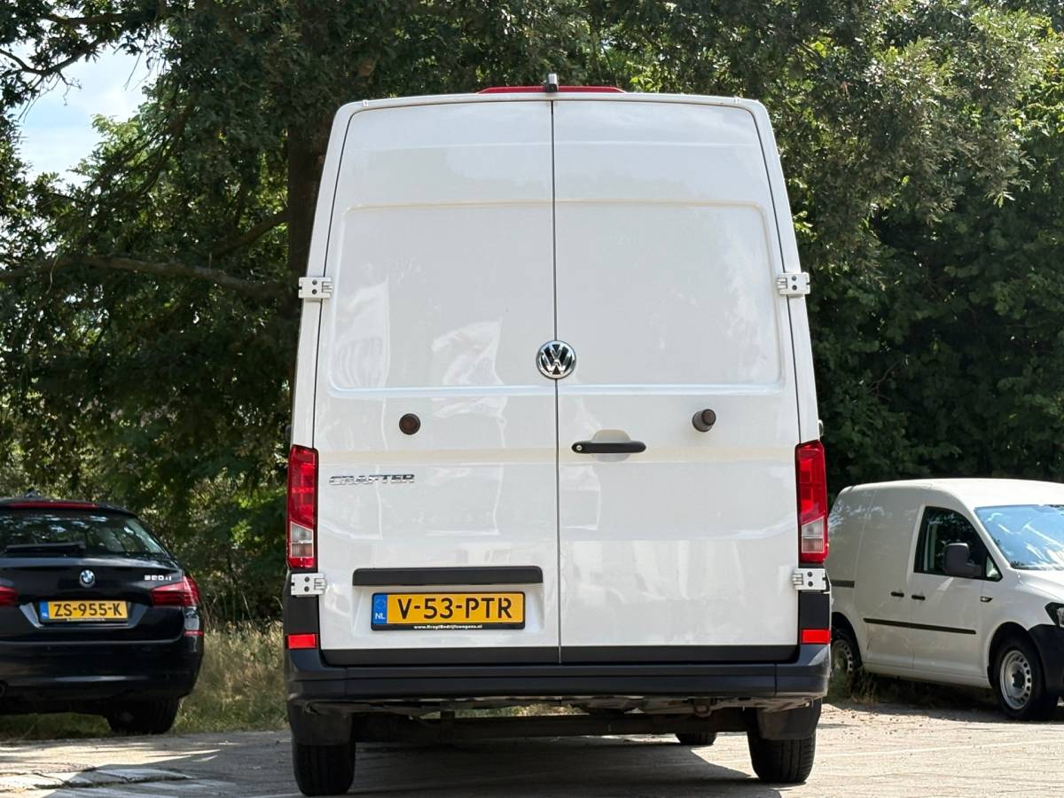 Volkswagen Crafter Volkswagen CRAFTER 35 2.0 TDI L3H2||140PK|airco|cruise|achteruitrijcamera|bluetooth|zes versnellingen|drie zitplaatsen|EURO6.