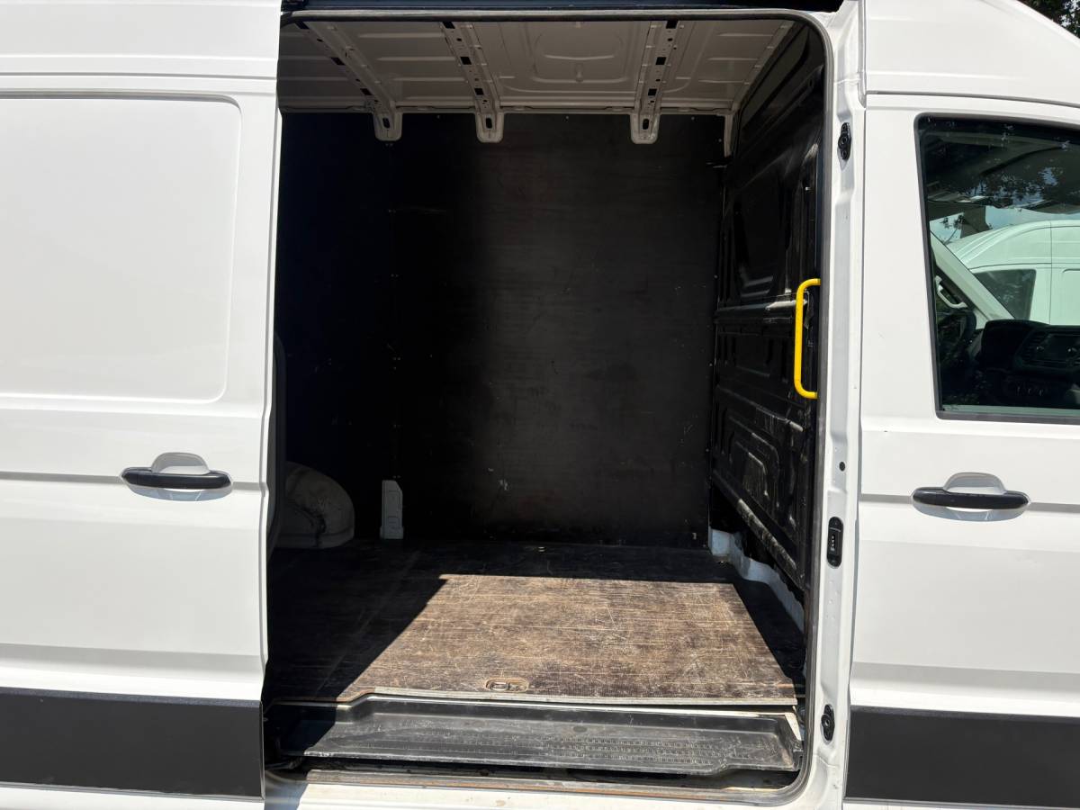 Volkswagen Crafter Volkswagen CRAFTER 35 2.0 TDI L3H2||140PK|airco|cruise|achteruitrijcamera|bluetooth|zes versnellingen|drie zitplaatsen|EURO6.