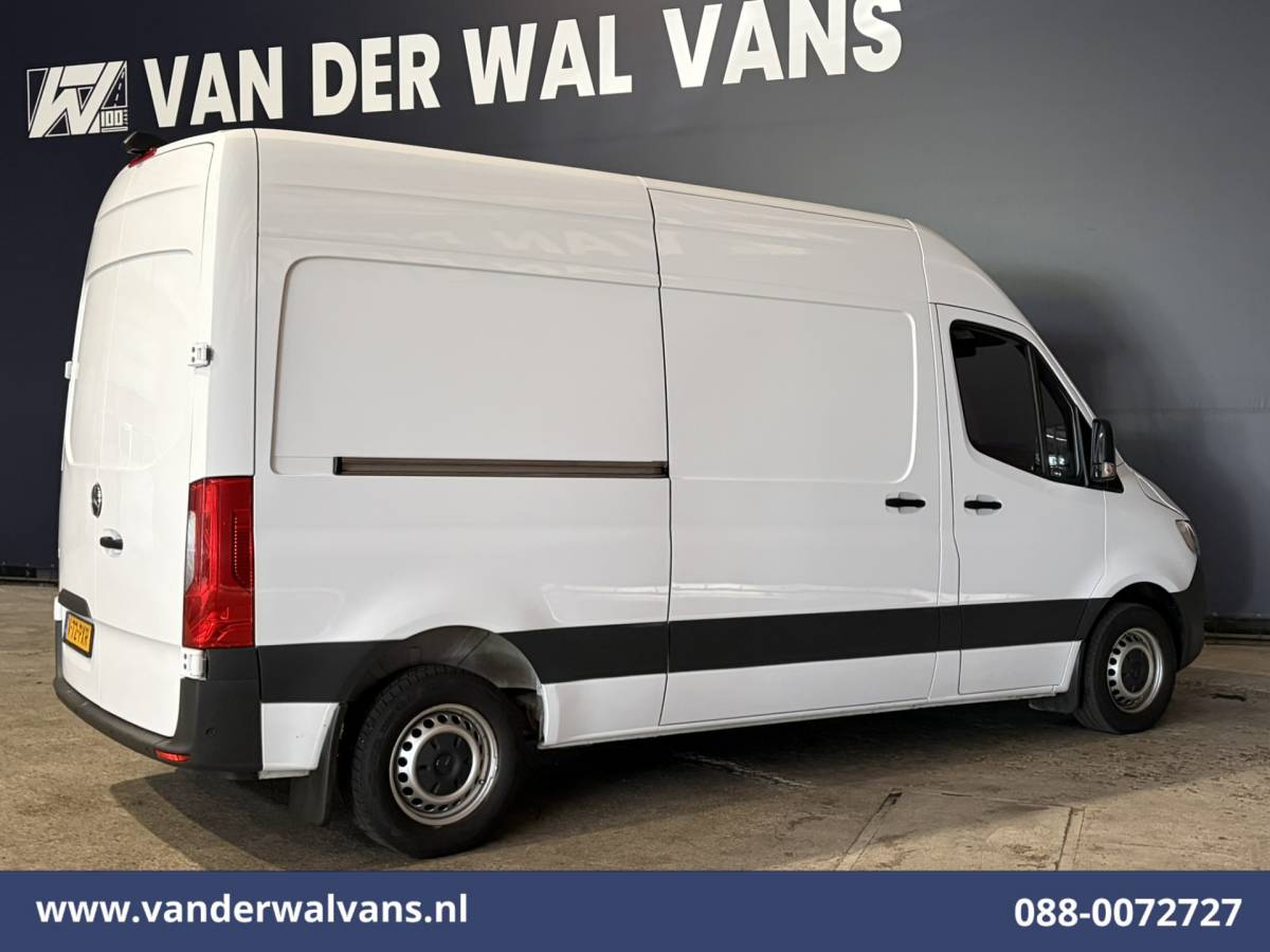 Mercedes-Benz Sprinter Mercedes-Benz Sprinter 315 CDI 150pk L2H2 Euro6 Airco | Camera | Apple Carplay | Cruisecontrol | Chauffeursstoel | Leder Android Auto, Parkeersensoren, Bijrijdersbank