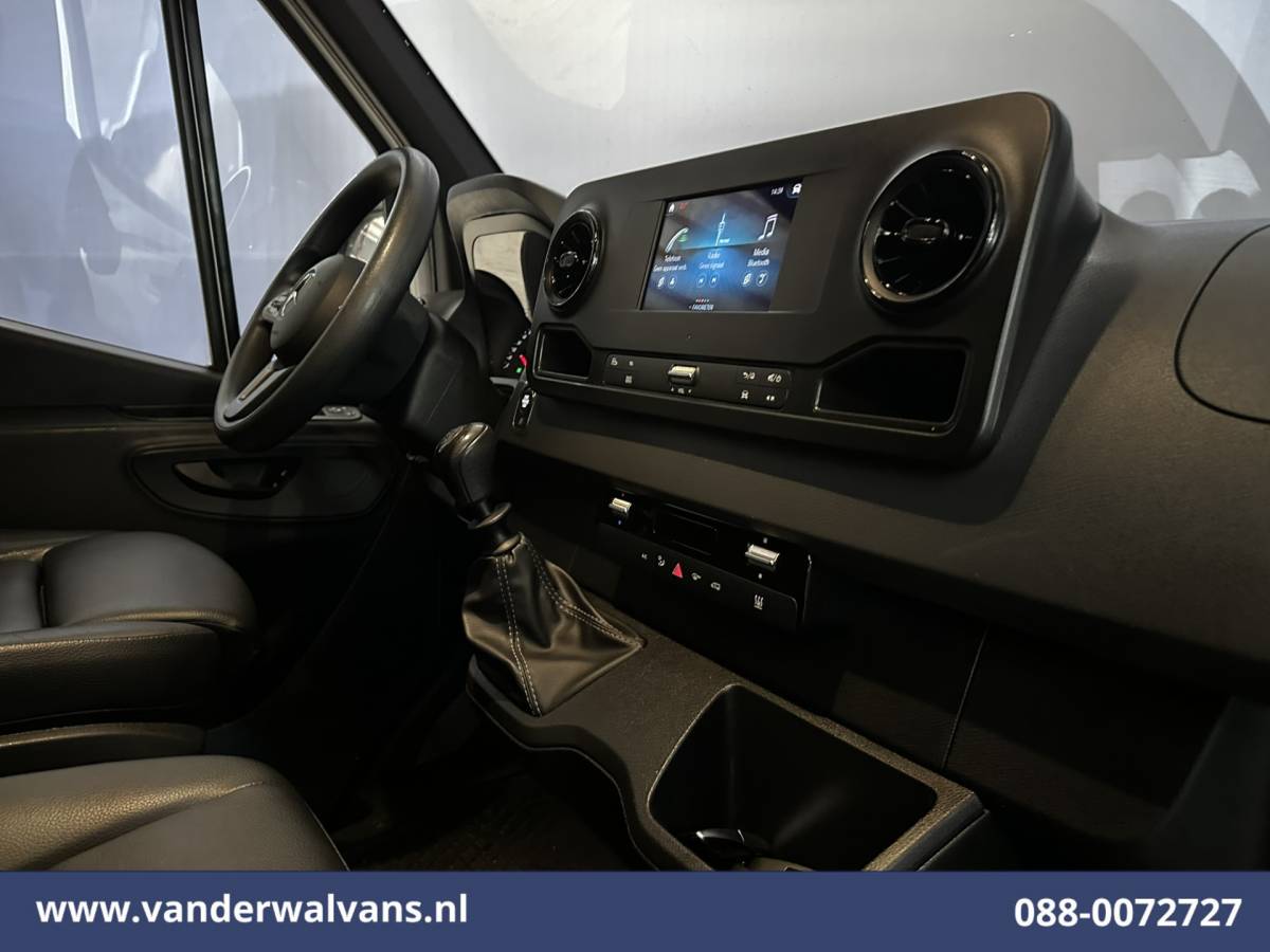 Mercedes-Benz Sprinter Mercedes-Benz Sprinter 315 CDI 150pk L2H2 Euro6 Airco | Camera | Apple Carplay | Cruisecontrol | Chauffeursstoel | Leder Android Auto, Parkeersensoren, Bijrijdersbank