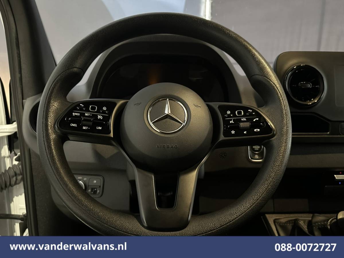 Mercedes-Benz Sprinter Mercedes-Benz Sprinter 315 CDI 150pk L2H2 Euro6 Airco | Camera | Apple Carplay | Cruisecontrol | Chauffeursstoel | Leder Android Auto, Parkeersensoren, Bijrijdersbank