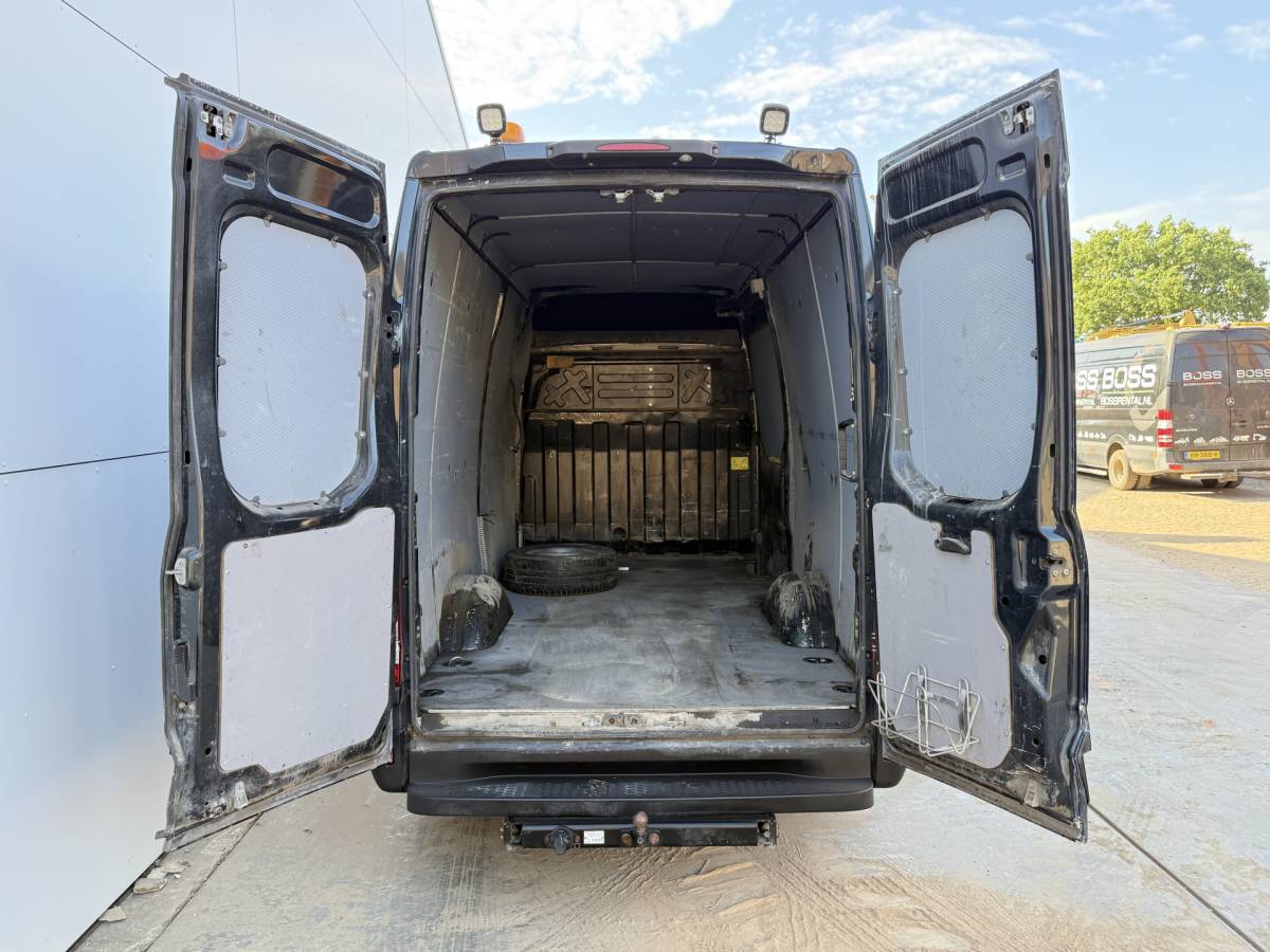 Iveco Daily Iveco Daily 35S14 2.3 Automaat L2H2 Climate Control Cruise Control 3.5t Trekhaak