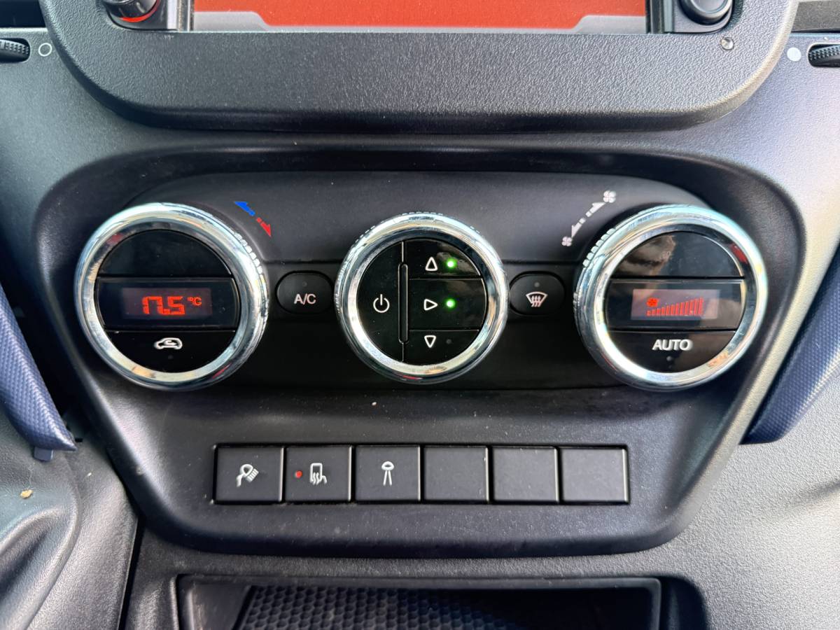 Iveco Daily Iveco Daily 35S14 2.3 Automaat L2H2 Climate Control Cruise Control 3.5t Trekhaak
