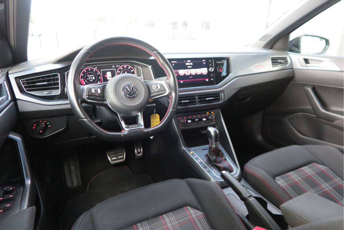 Volkswagen Polo Volkswagen Polo 2.0 TSI GTI 147kw 200PK DSG Led, Virtual cockpit , Stoelverwarming , Navi , Carplay, PDC, Schakelflippers , Camera ,Adaptive cruise  , etc. (Recent onderhouden , historie volledig bekend)