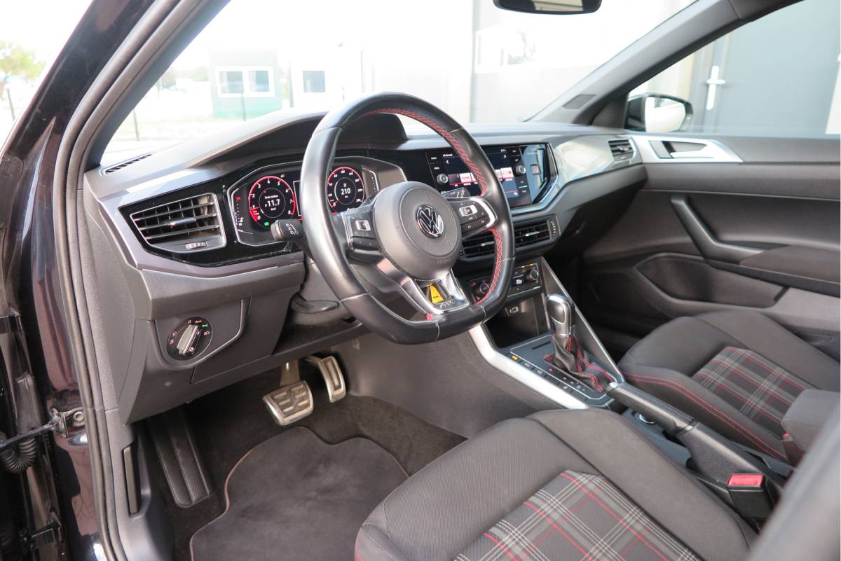 Volkswagen Polo Volkswagen Polo 2.0 TSI GTI 147kw 200PK DSG Led, Virtual cockpit , Stoelverwarming , Navi , Carplay, PDC, Schakelflippers , Camera ,Adaptive cruise  , etc. (Recent onderhouden , historie volledig bekend)