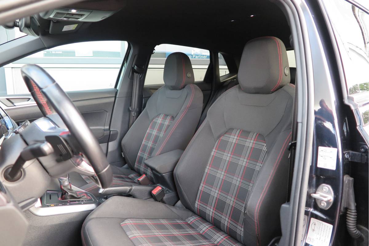 Volkswagen Polo Volkswagen Polo 2.0 TSI GTI 147kw 200PK DSG Led, Virtual cockpit , Stoelverwarming , Navi , Carplay, PDC, Schakelflippers , Camera ,Adaptive cruise  , etc. (Recent onderhouden , historie volledig bekend)