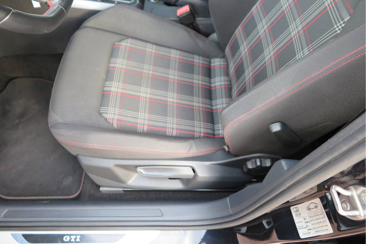 Volkswagen Polo Volkswagen Polo 2.0 TSI GTI 147kw 200PK DSG Led, Virtual cockpit , Stoelverwarming , Navi , Carplay, PDC, Schakelflippers , Camera ,Adaptive cruise  , etc. (Recent onderhouden , historie volledig bekend)