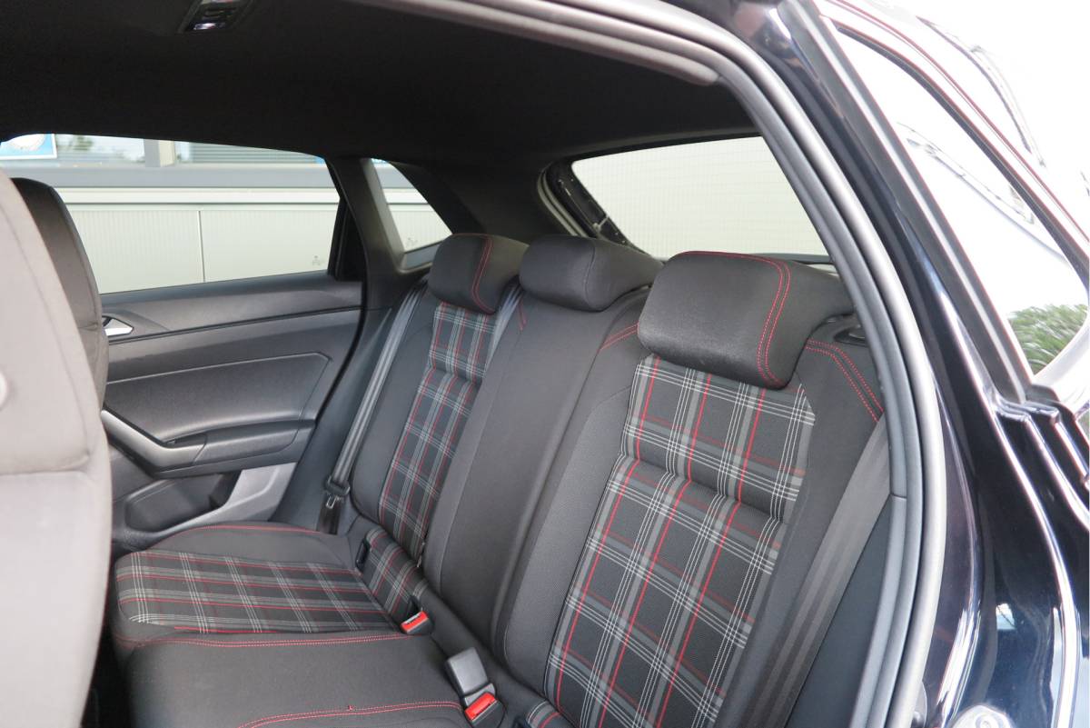 Volkswagen Polo Volkswagen Polo 2.0 TSI GTI 147kw 200PK DSG Led, Virtual cockpit , Stoelverwarming , Navi , Carplay, PDC, Schakelflippers , Camera ,Adaptive cruise  , etc. (Recent onderhouden , historie volledig bekend)