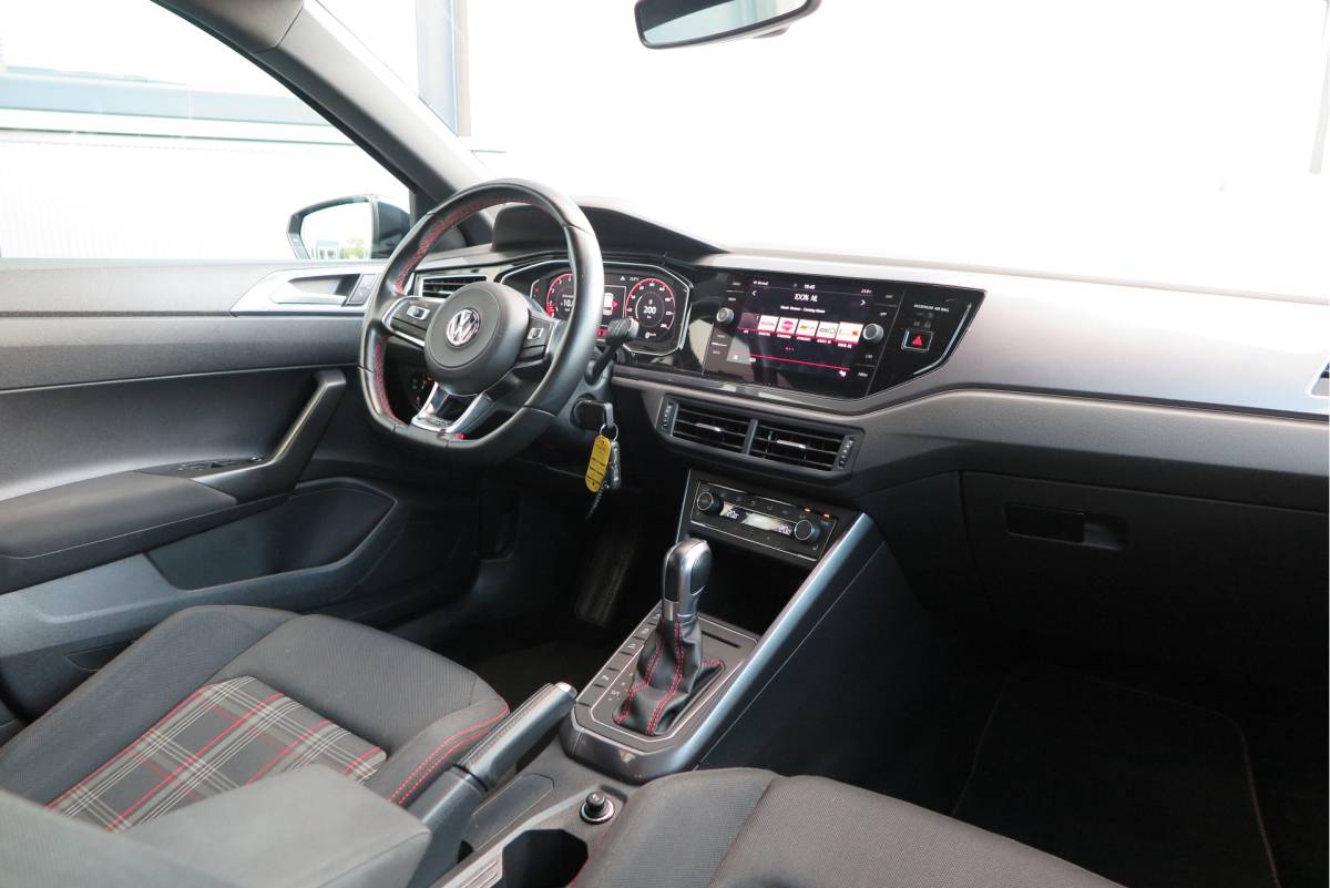 Volkswagen Polo Volkswagen Polo 2.0 TSI GTI 147kw 200PK DSG Led, Virtual cockpit , Stoelverwarming , Navi , Carplay, PDC, Schakelflippers , Camera ,Adaptive cruise  , etc. (Recent onderhouden , historie volledig bekend)