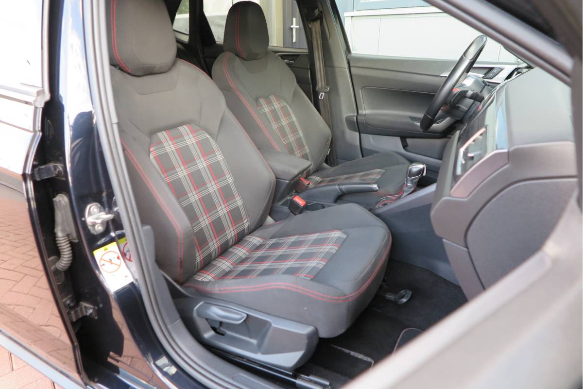 Volkswagen Polo Volkswagen Polo 2.0 TSI GTI 147kw 200PK DSG Led, Virtual cockpit , Stoelverwarming , Navi , Carplay, PDC, Schakelflippers , Camera ,Adaptive cruise  , etc. (Recent onderhouden , historie volledig bekend)