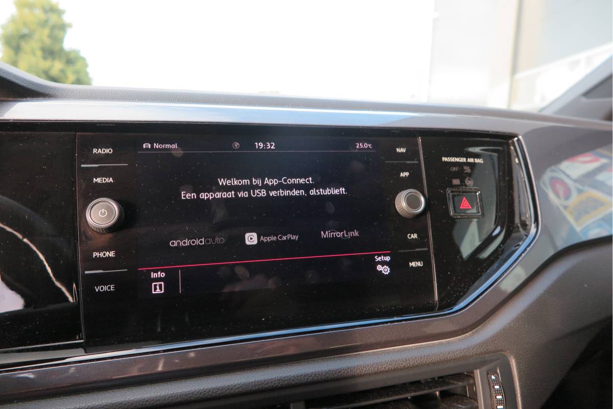 Volkswagen Polo Volkswagen Polo 2.0 TSI GTI 147kw 200PK DSG Led, Virtual cockpit , Stoelverwarming , Navi , Carplay, PDC, Schakelflippers , Camera ,Adaptive cruise  , etc. (Recent onderhouden , historie volledig bekend)