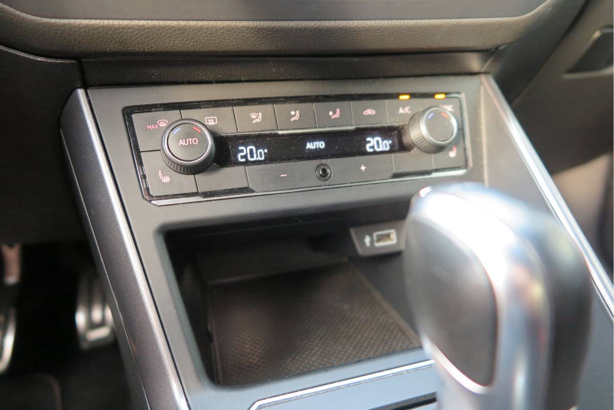 Volkswagen Polo Volkswagen Polo 2.0 TSI GTI 147kw 200PK DSG Led, Virtual cockpit , Stoelverwarming , Navi , Carplay, PDC, Schakelflippers , Camera ,Adaptive cruise  , etc. (Recent onderhouden , historie volledig bekend)