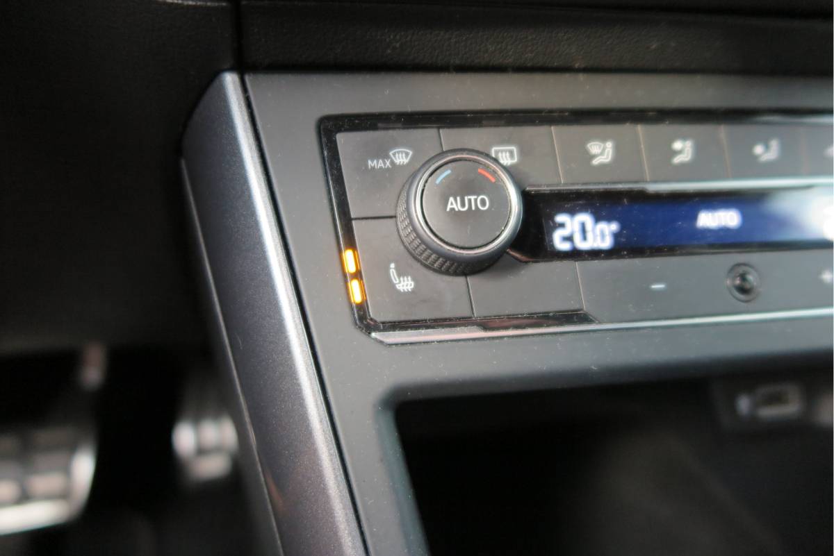 Volkswagen Polo Volkswagen Polo 2.0 TSI GTI 147kw 200PK DSG Led, Virtual cockpit , Stoelverwarming , Navi , Carplay, PDC, Schakelflippers , Camera ,Adaptive cruise  , etc. (Recent onderhouden , historie volledig bekend)