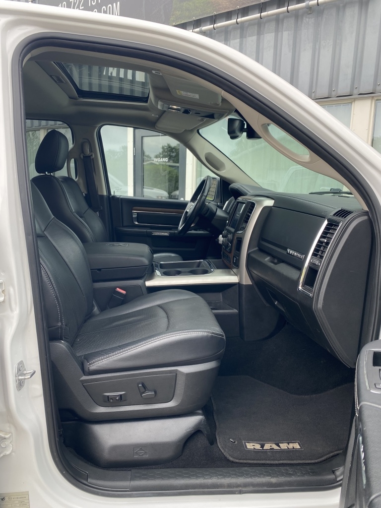 Dodge Ram 1500 Dodge Ram 1500 5.7 V8 1 Eigenaar. Zeer netjes.