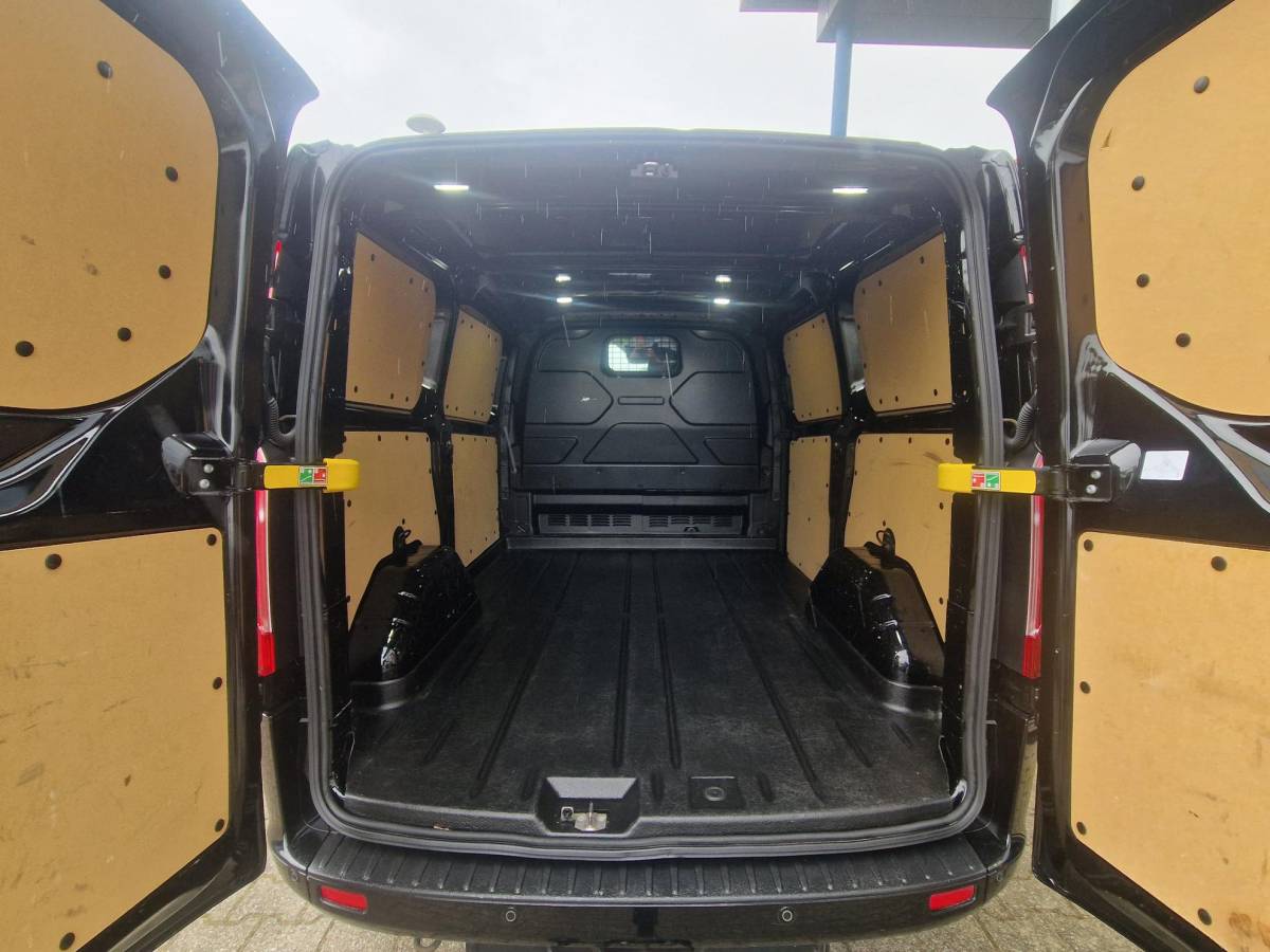Ford Transit Custom Ford Transit Custom 320 2.0 TDCI L1H1 Sport | 185PK! | ZEER NETTE AUTO! | Bi-Xenon | Winterpack | Navigatie | Camera achter | Led dagrijverlichting | Raptor grille | Leder/stof bekleding