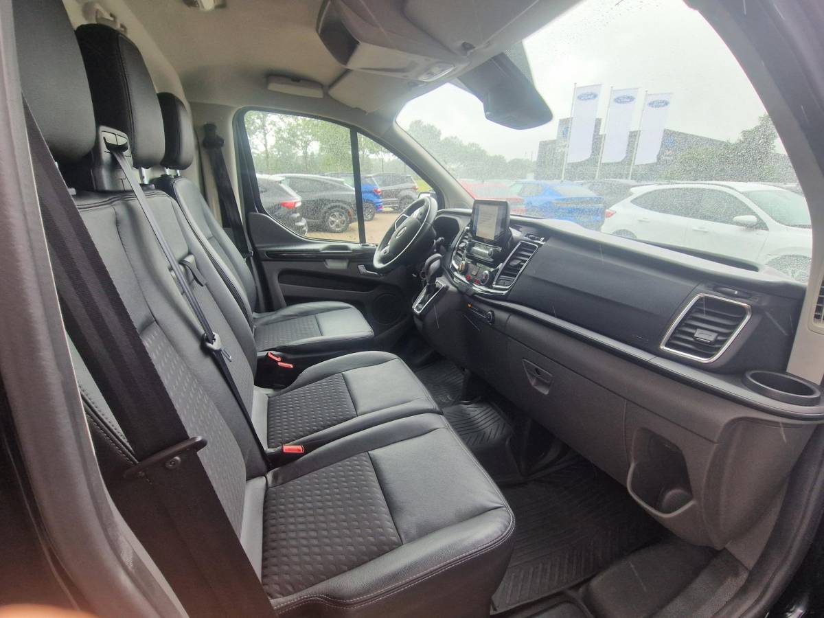 Ford Transit Custom Ford Transit Custom 320 2.0 TDCI L1H1 Sport | 185PK! | ZEER NETTE AUTO! | Bi-Xenon | Winterpack | Navigatie | Camera achter | Led dagrijverlichting | Raptor grille | Leder/stof bekleding