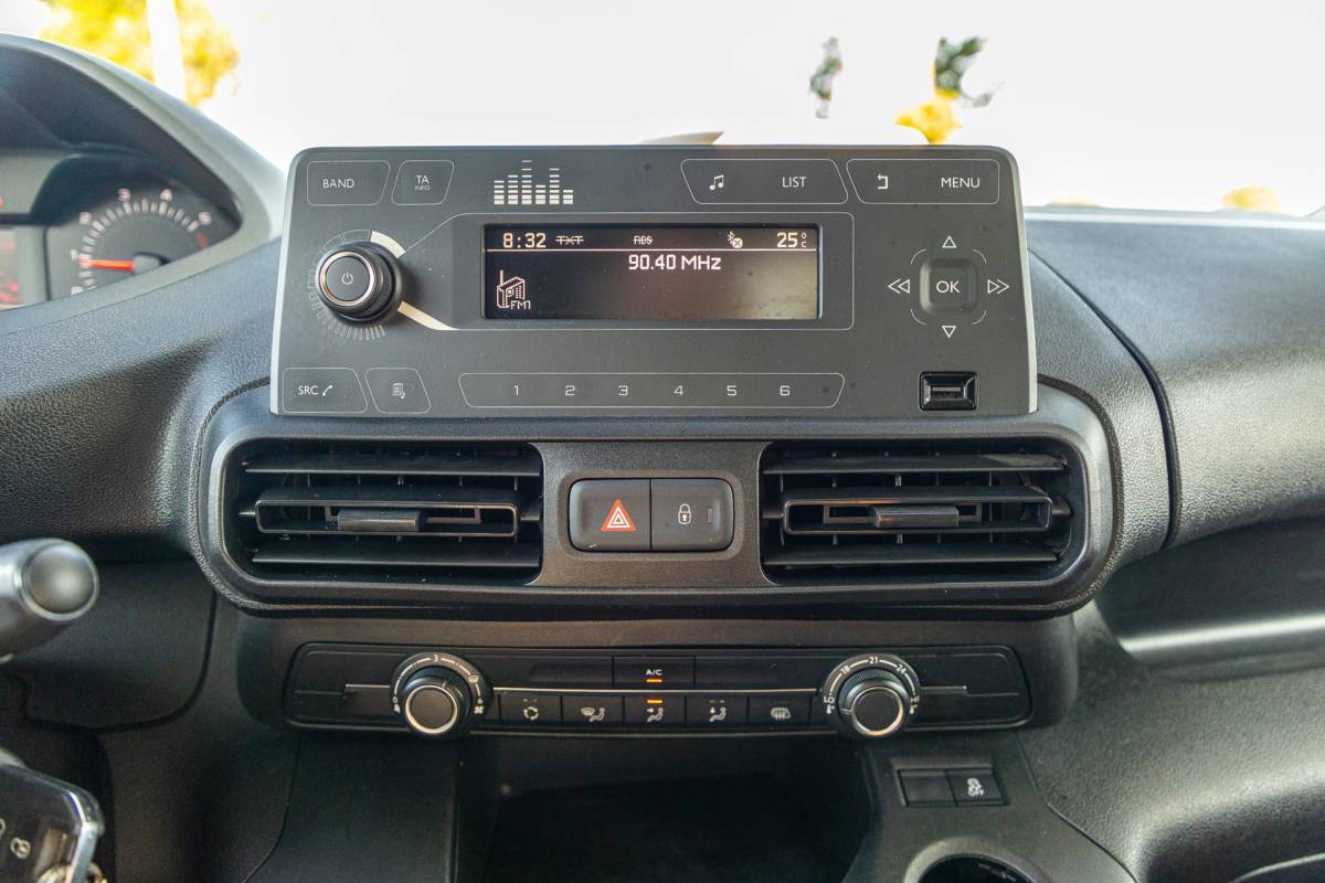 Peugeot Partner Peugeot Partner 1.6 BlueHDI Pro Trekhaak I Airco I Bluetooth I Betimmering I NAP I BTW
