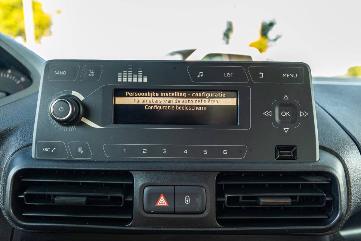 Peugeot Partner Peugeot Partner 1.6 BlueHDI Pro Trekhaak I Airco I Bluetooth I Betimmering I NAP I BTW
