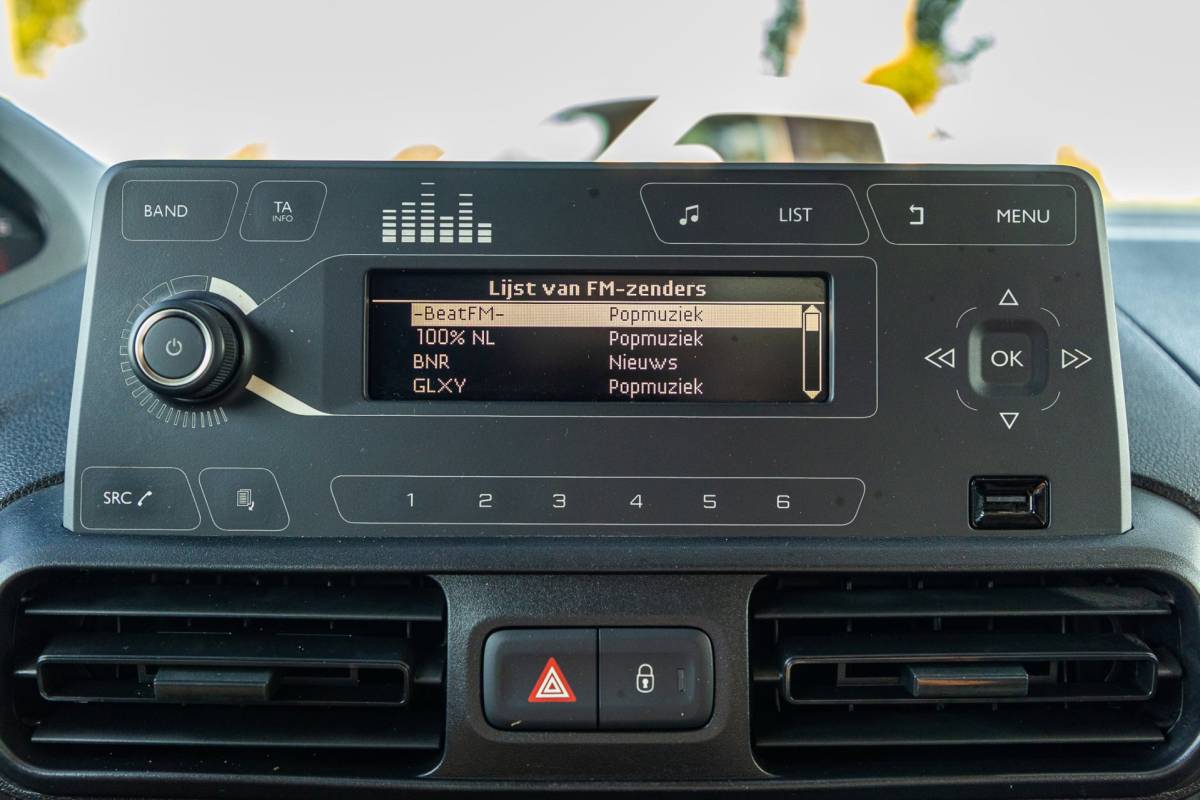 Peugeot Partner Peugeot Partner 1.6 BlueHDI Pro Trekhaak I Airco I Bluetooth I Betimmering I NAP I BTW