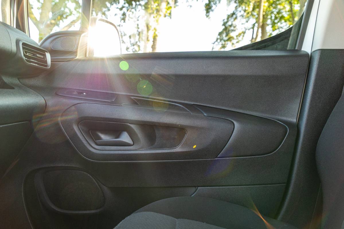 Peugeot Partner Peugeot Partner 1.6 BlueHDI Pro Trekhaak I Airco I Bluetooth I Betimmering I NAP I BTW