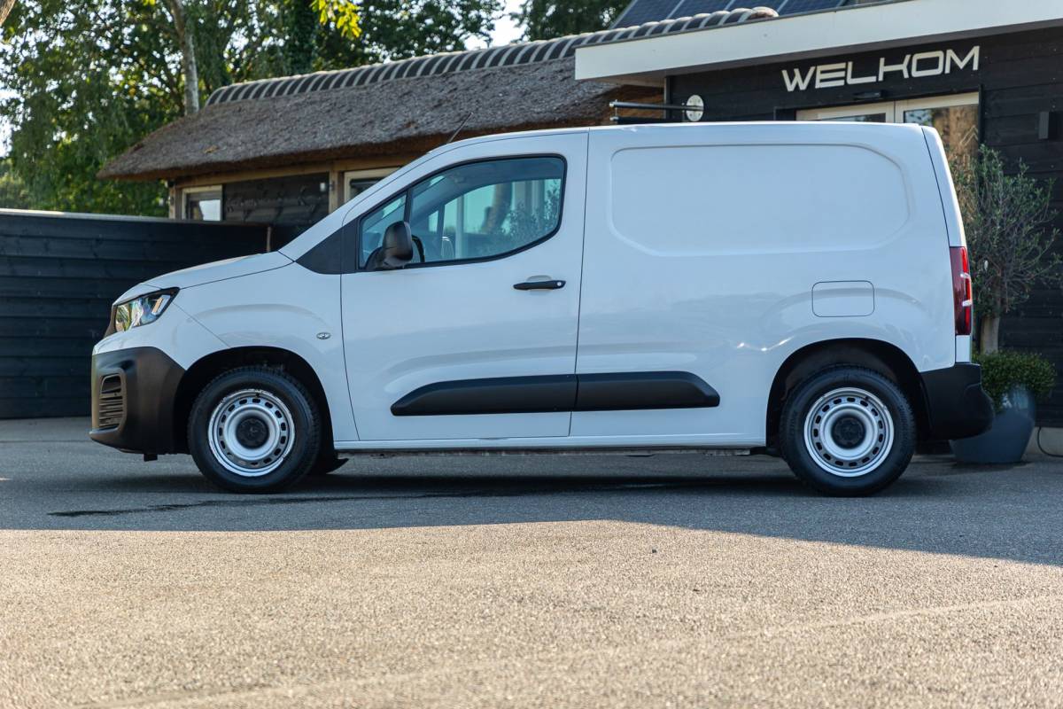 Peugeot Partner Peugeot Partner 1.2 PureTech 110 PK Premium Airco I Cruise I CarPlay I Android I Parkeersensoren I NAP