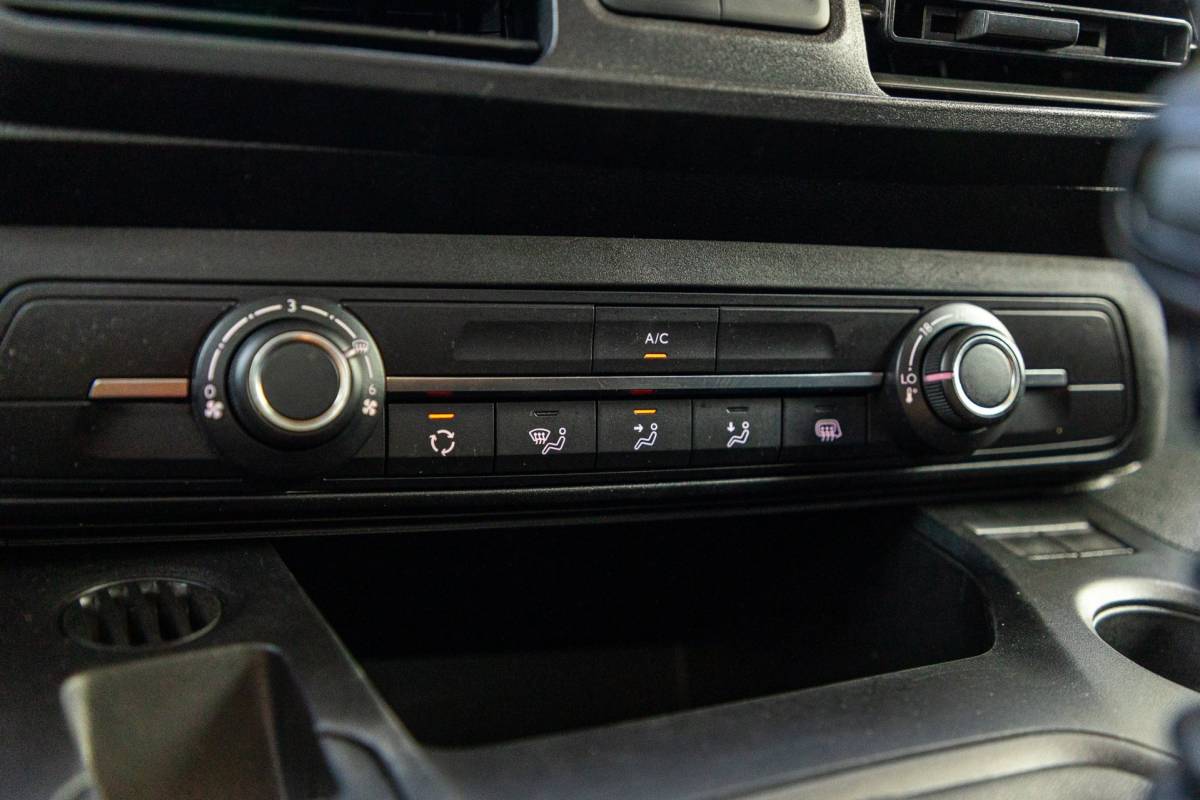 Peugeot Partner Peugeot Partner 1.2 PureTech 110 PK Premium Airco I Cruise I CarPlay I Android I Parkeersensoren I NAP