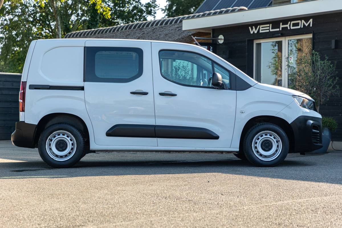 Peugeot Partner Peugeot Partner 1.2 PureTech 110 PK Premium Airco I Cruise I CarPlay I Android I Parkeersensoren I NAP