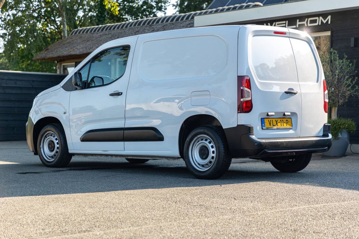 Peugeot Partner Peugeot Partner 1.2 PureTech 110 PK Premium Airco I Cruise I CarPlay I Android I Parkeersensoren I NAP